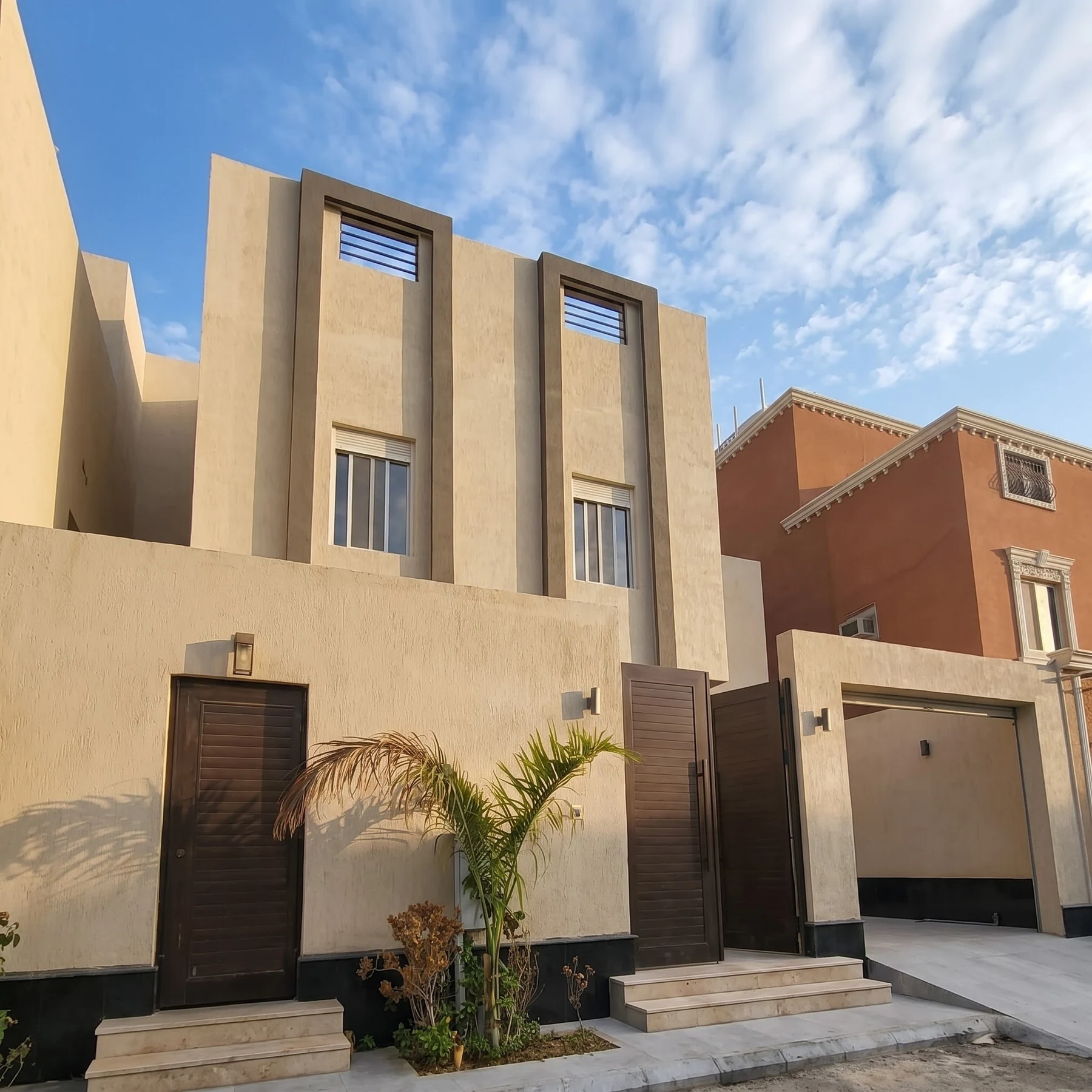 فيلا استثمارية بأربع شقق مؤجرة في حي الفنار في جدة، الفنار
